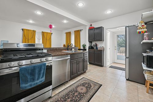 13 Herbert Ave, Port Washington, NY, 11050-2914 | Card Image