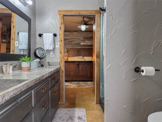 11001 Yankie Rd, Home with 3 bedrooms, 3 bathrooms and null parking in China Spring TX | Image 16