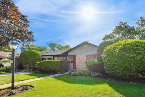 8631 E Prairie Road, Skokie, IL, 60076 | Card Image
