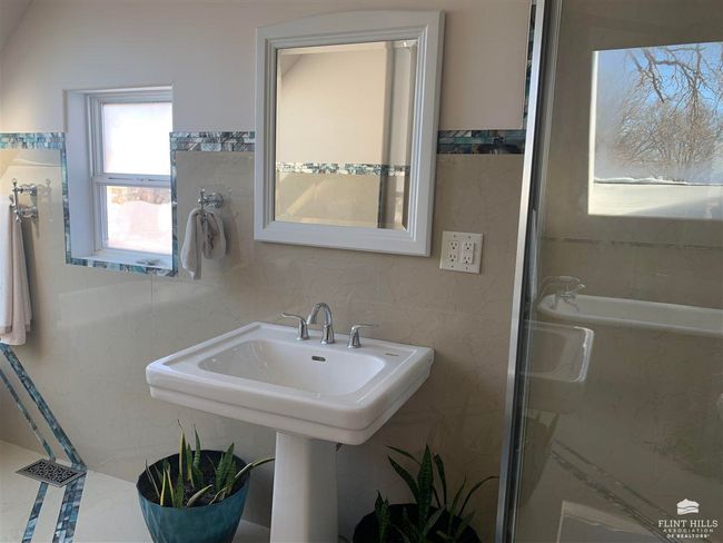 708 S Cedar St, House other with 3 bedrooms, 3 bathrooms and null parking in Abilene KS | Image 32