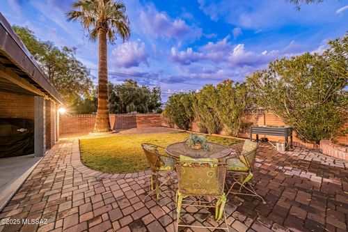 2201 E La Madera Dr, Tucson, AZ, 85719-2856 | Card Image