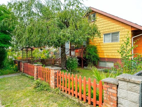 3017 E 17th Ave, Vancouver, BC, V5M2N5 | Card Image