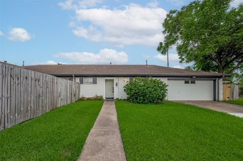 605 Sorrento Dr, El Lago, TX, 77586-6039 | Card Image