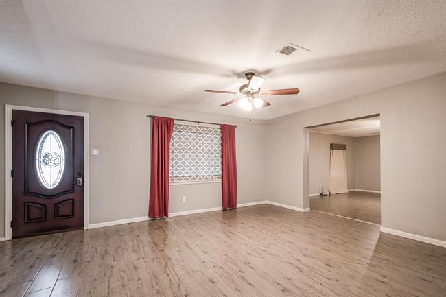 512 Lyndale Dr, House other with 3 bedrooms, 2 bathrooms and 2 parking in Highlands TX | Image 7