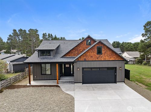 1306 195th St, Long Beach, WA, 98631-7056 | Card Image