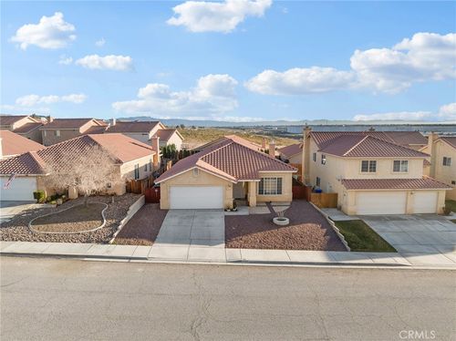 17557 Caprice Way, Victorville, CA, 92395-7793 | Card Image