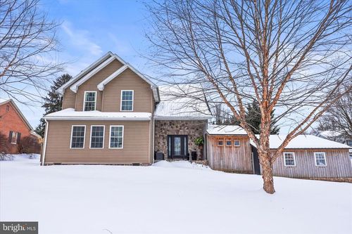 201 E King St, EAST BERLIN, PA, 17316-9681 | Card Image