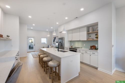 5325 Elmwood Plz, Omaha, NE, 68106-1023 | Card Image