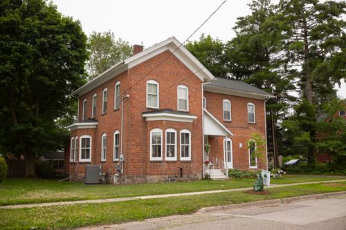 112 E Maple St, Vicksburg, MI, 49097-1215 | Card Image