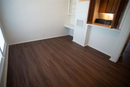 208-3000 Guadalupe St, Austin, TX, 78705-2831 | Card Image