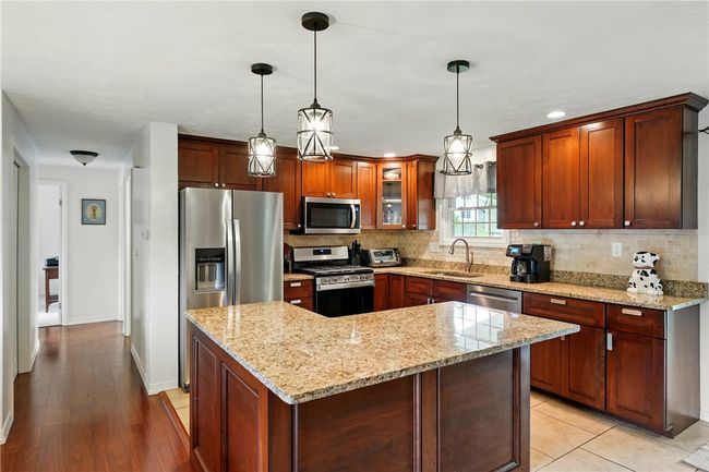 909 Fox Run Cir, House other with 3 bedrooms, 2 bathrooms and 1 parking in Cranberry Twp PA | Image 4
