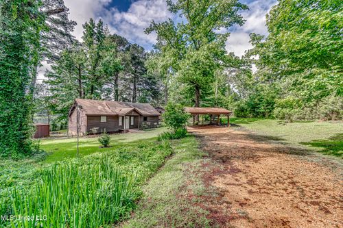 207 W Dewey Camp Dr, Florence, MS, 39073-8644 | Card Image