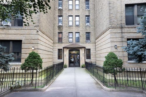 3e-83-52 Talbot St, Kew Gardens, NY, 11415-3567 | Card Image