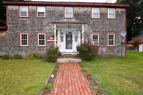 696 Summer St, Rockland, MA, 02370-2726 | Card Image