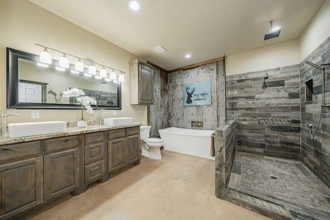 1990 Jim Harry Loop, Home with 5 bedrooms, 6 bathrooms and null parking in Sunset TX | Image 19