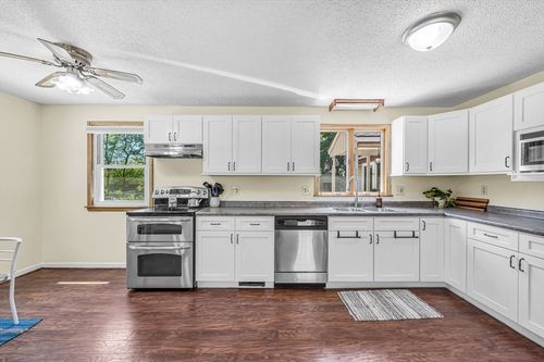 135 North St, Agawam, MA, 01001-1338 | Card Image