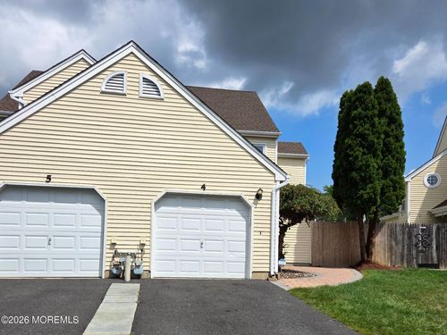 4 Hawthorne Ct, Freehold, NJ, 07728-4317 | Card Image