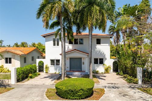 527 Sw 20th Rd, Miami, FL, 33129-1323 | Card Image