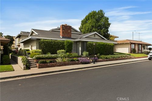 17021 Pinehurst Ln, Huntington Beach, CA, 92647-5542 | Card Image