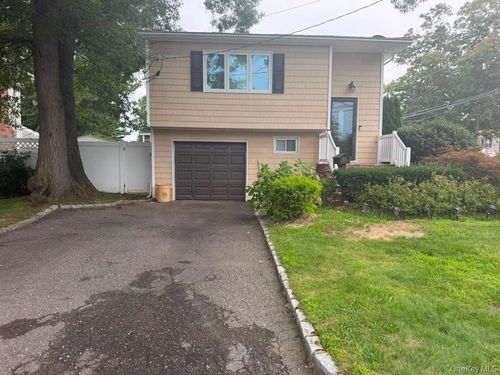 24 California Ave, Bay Shore, NY, 11706-5207 | Card Image