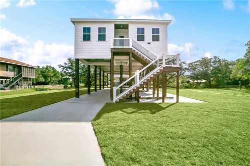 37 Good St, Bay St. Louis, MS, 39520-8925 | Card Image