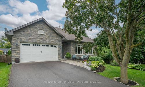 27 Church St S, Sunderland, ON, L0C1H0 | Card Image