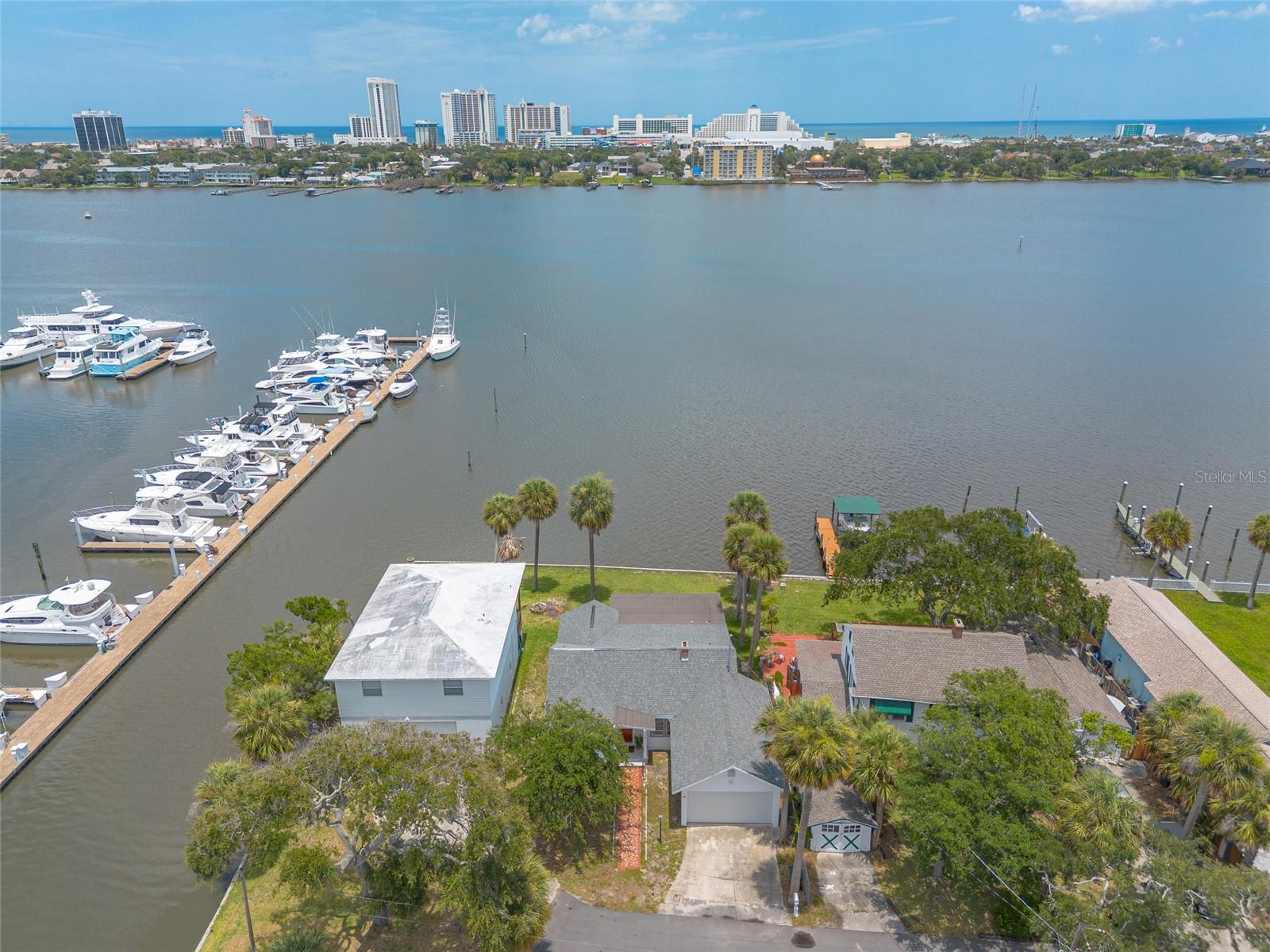 Residential in DAYTONA BEACH