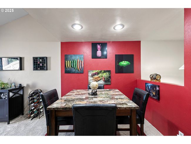 151 Treehill Loop, Condo with 2 bedrooms, 2 bathrooms and null parking in Eugene OR | Image 11
