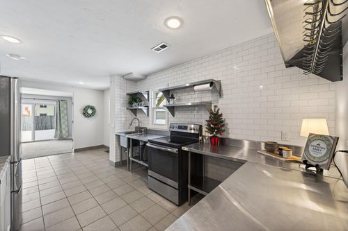 211-842 Woodgate Dr, Vadnais Heights, MN, 55127-3677 | Card Image