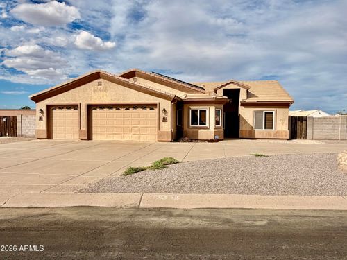9490 W Wenden Dr, Arizona City, AZ, 85123-6932 | Card Image