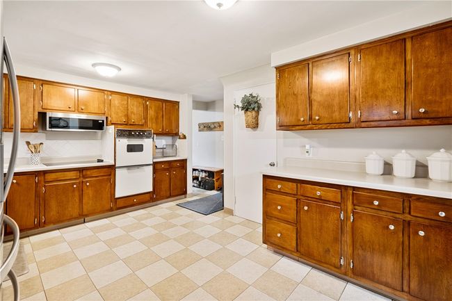 1009 Connor Rd, House other with 5 bedrooms, 2 bathrooms and 1 parking in Castle Shannon PA | Image 8