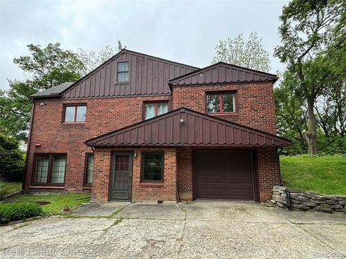 109 W Kennett Rd, Pontiac, MI, 48340-2644 | Card Image