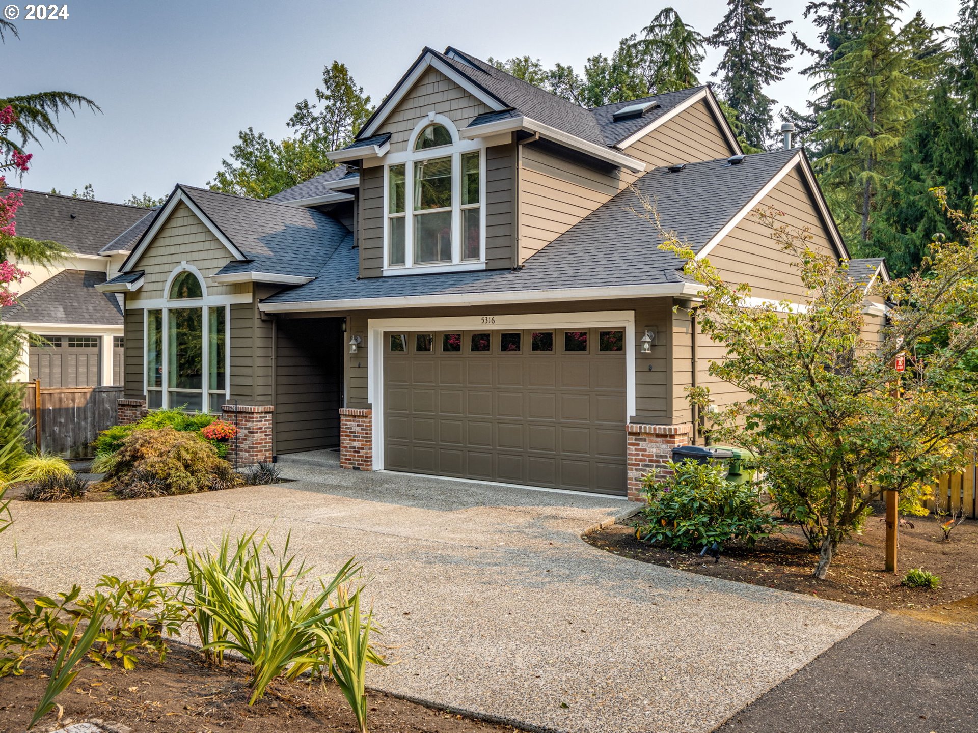 Lower Dr, Lake Oswego, OR 97035