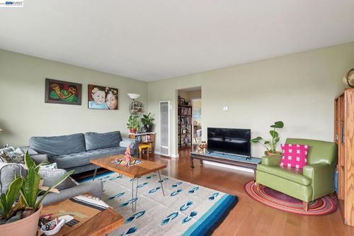 d-3054 Bona St, Oakland, CA, 94601-2746 | Card Image