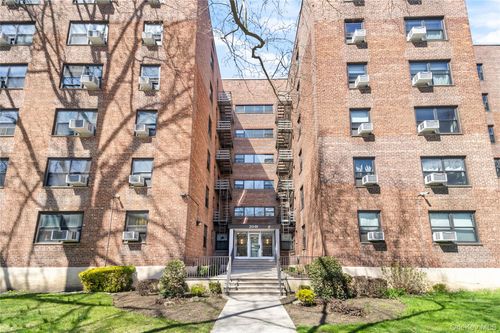 apt-4o-211-01 75th Ave, Oakland Gardens, NY, 11364-3304 | Card Image