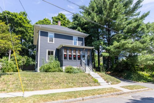 35 Washburn Ave, Portland, ME, 04101-1913 | Card Image