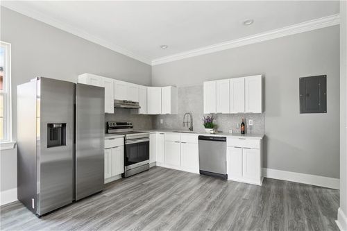 1829 Frenchmen St, New Orleans, LA, 70116-1111 | Card Image