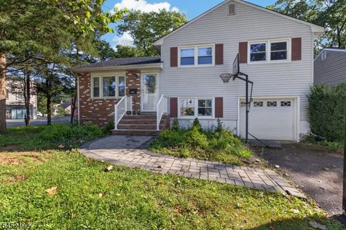 305 William St, Scotch Plains, NJ, 07076-1429 | Card Image