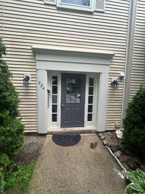 apt-a-924 Chestnut Hill Dr, Auburn Hills, MI, 48326-3668 | Card Image