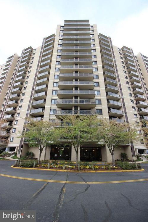 1701-307 Yoakum Pkwy, ALEXANDRIA, VA, 22304-4044 | Card Image