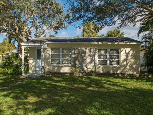 907 Ocean Pl, Vero Beach, FL, 32963-2247 | Card Image
