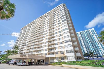 3M - 1965 S Ocean Dr, Condo with 1 bedrooms, 1 bathrooms and null parking in Hallandale Beach FL | Image 3