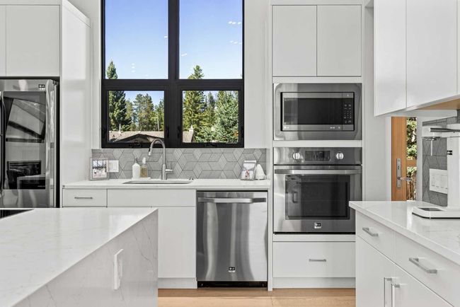 1010 14 Street, House other with 4 bedrooms, 3 bathrooms and 2 parking in Canmore AB | Image 8