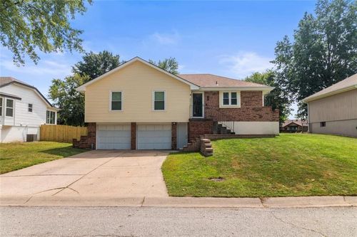 19215 E 13th St N, Independence, MO, 64056-1237 | Card Image