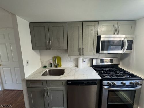 22 Spring Ln, Long Valley, NJ, 07853-3551 | Card Image