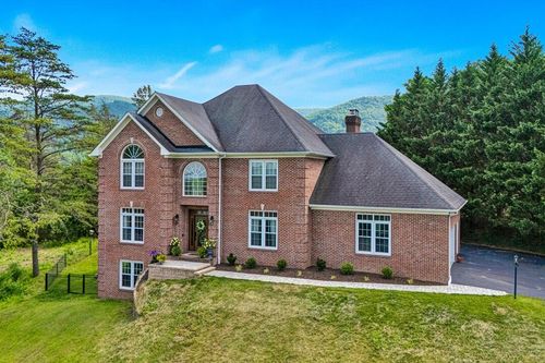 7016 Hollyberry Rd, Roanoke, VA, 24018-5508 | Card Image