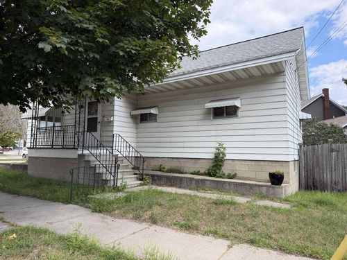 822 4th Street, Menominee, MI, 49858 | Card Image