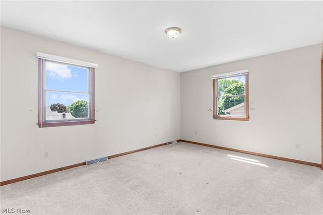 View of carpeted empty room | Image 17