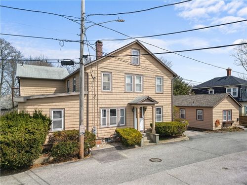 32 Union St, East Greenwich, RI, 02818-3637 | Card Image