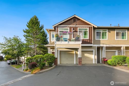 588 241st Ln Se, Sammamish, WA, 98074-3681 | Card Image
